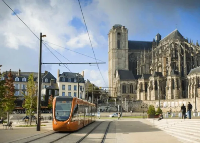 Moderne Pres Du Circuit 24h *